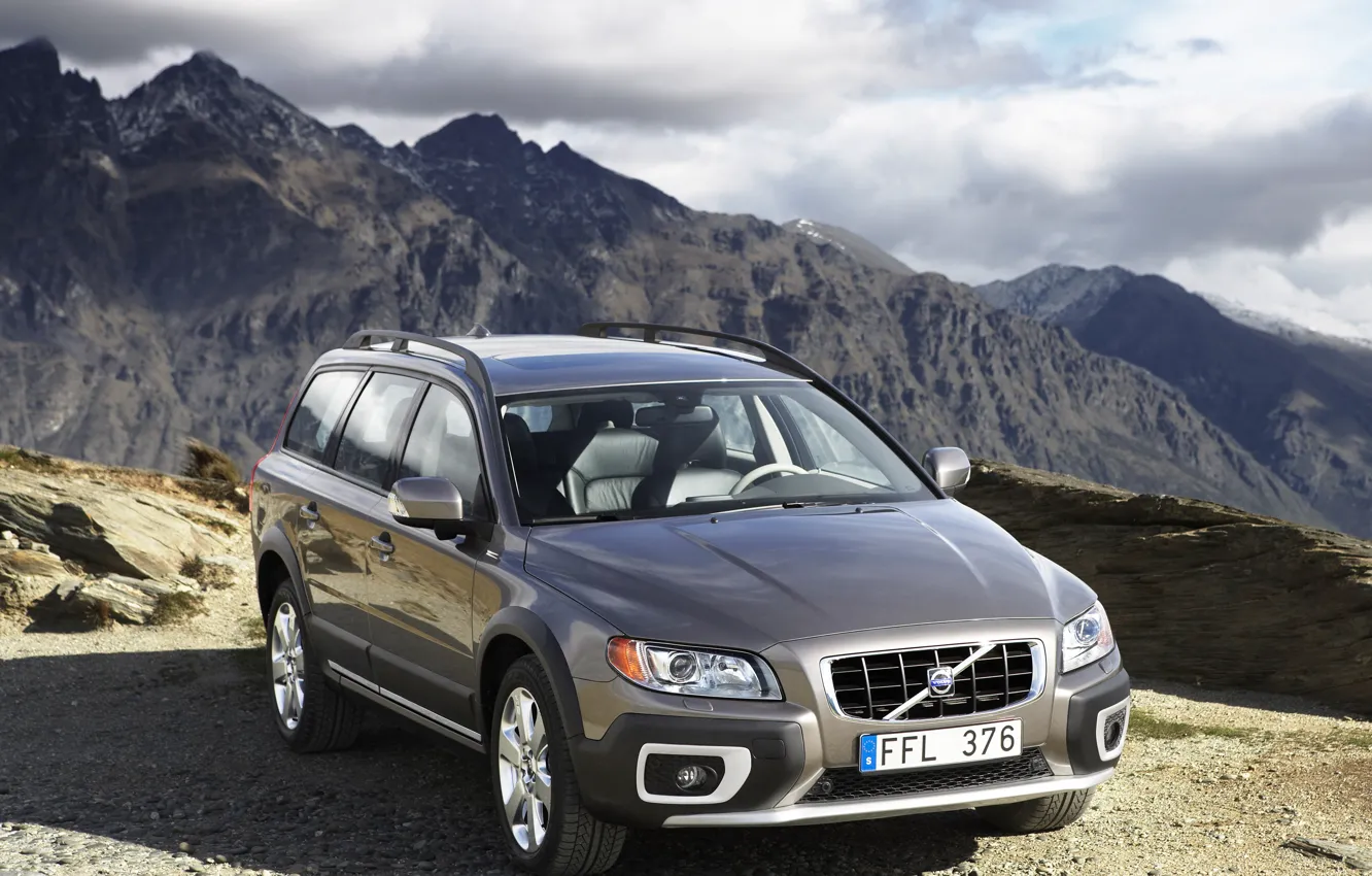Photo wallpaper mountains, Volvo, V60