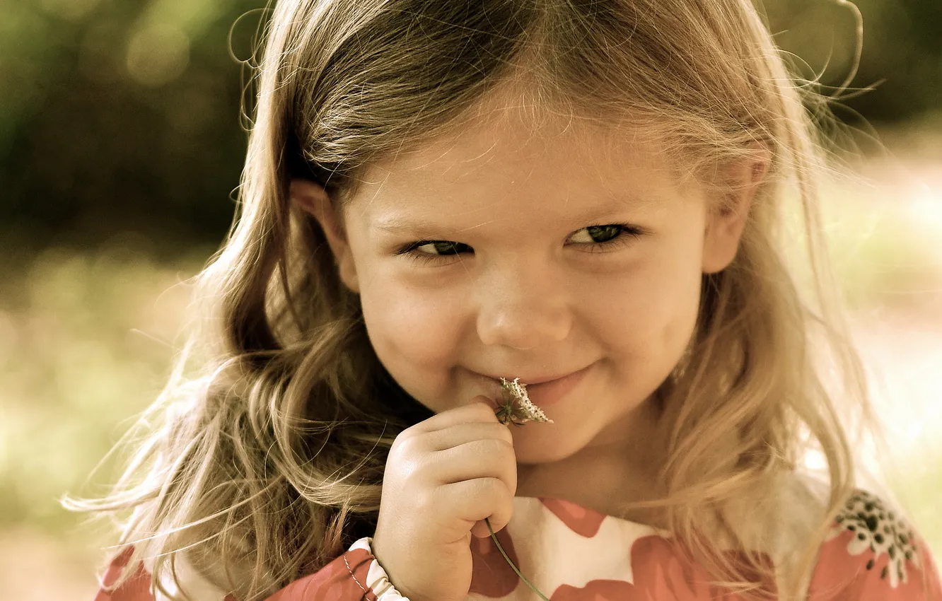 Photo wallpaper smile, girl, flowers