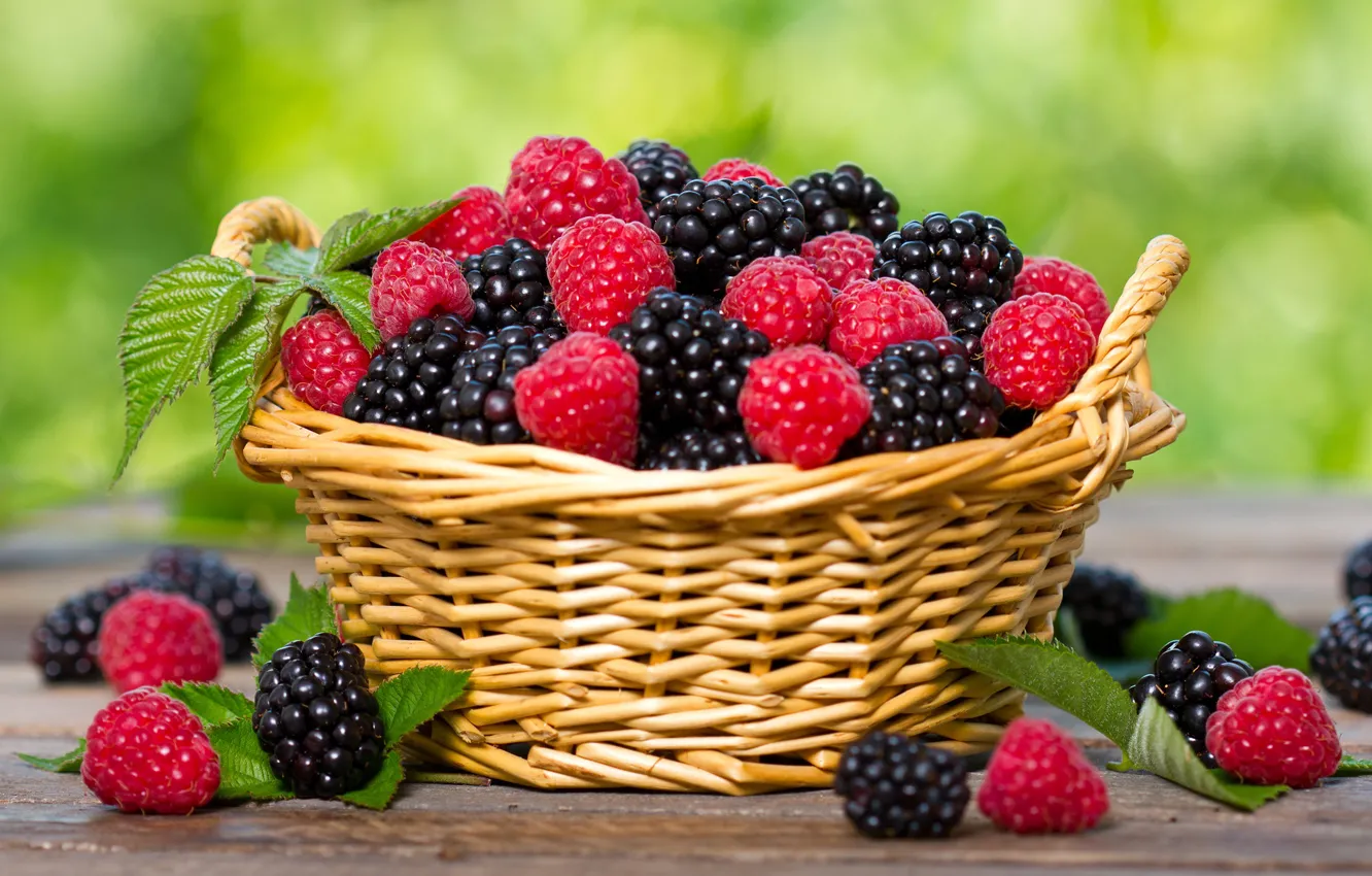 Photo wallpaper greens, leaves, close-up, berries, raspberry, table, background, basket