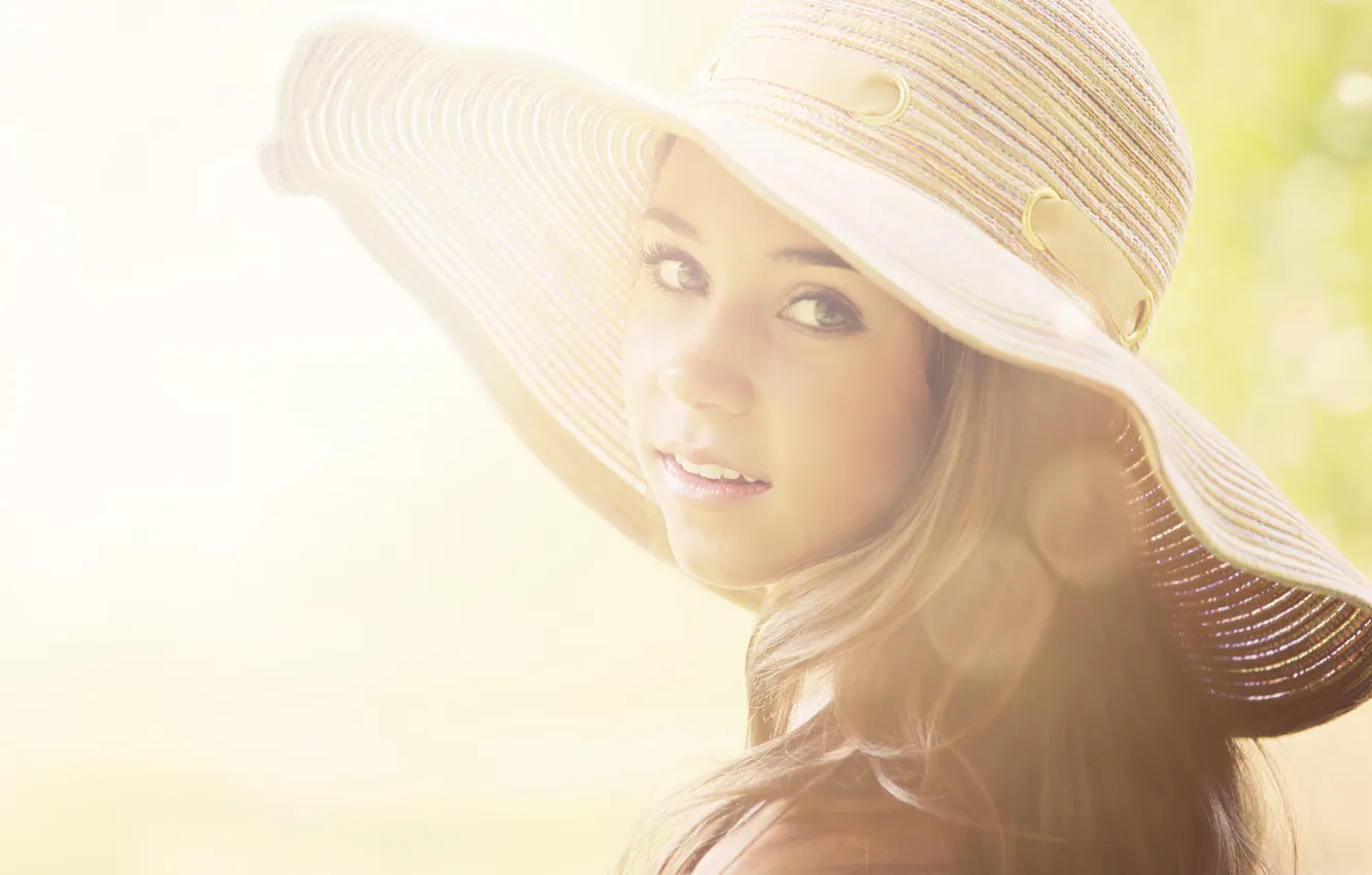 Photo wallpaper light, face, in the hat