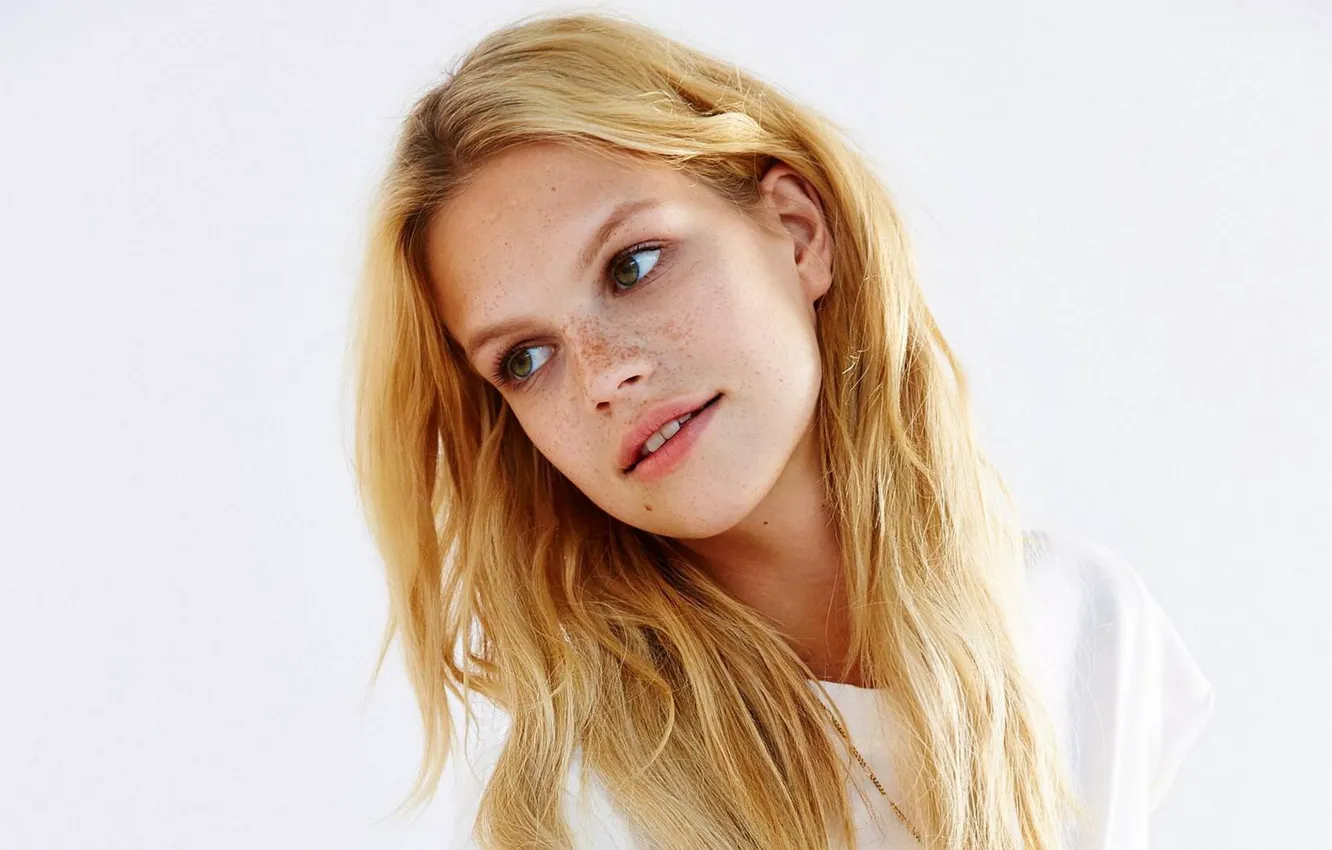 Photo wallpaper girl, model, Nadine Leopold, romantic