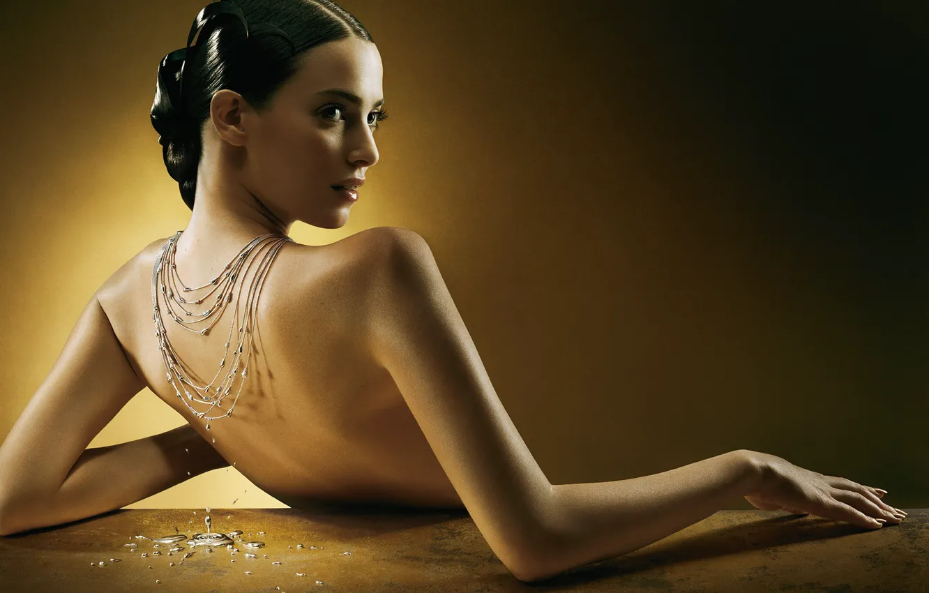 Photo wallpaper girl, back, melting beads