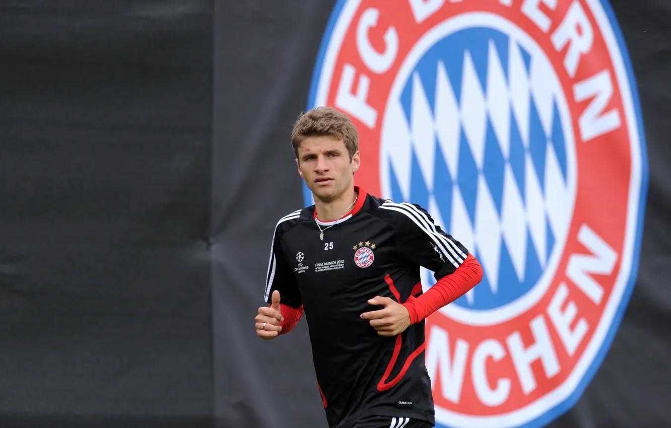 Photo wallpaper wallpaper, sport, logo, football, player, FC Bayern Munchen, Thomas Muller