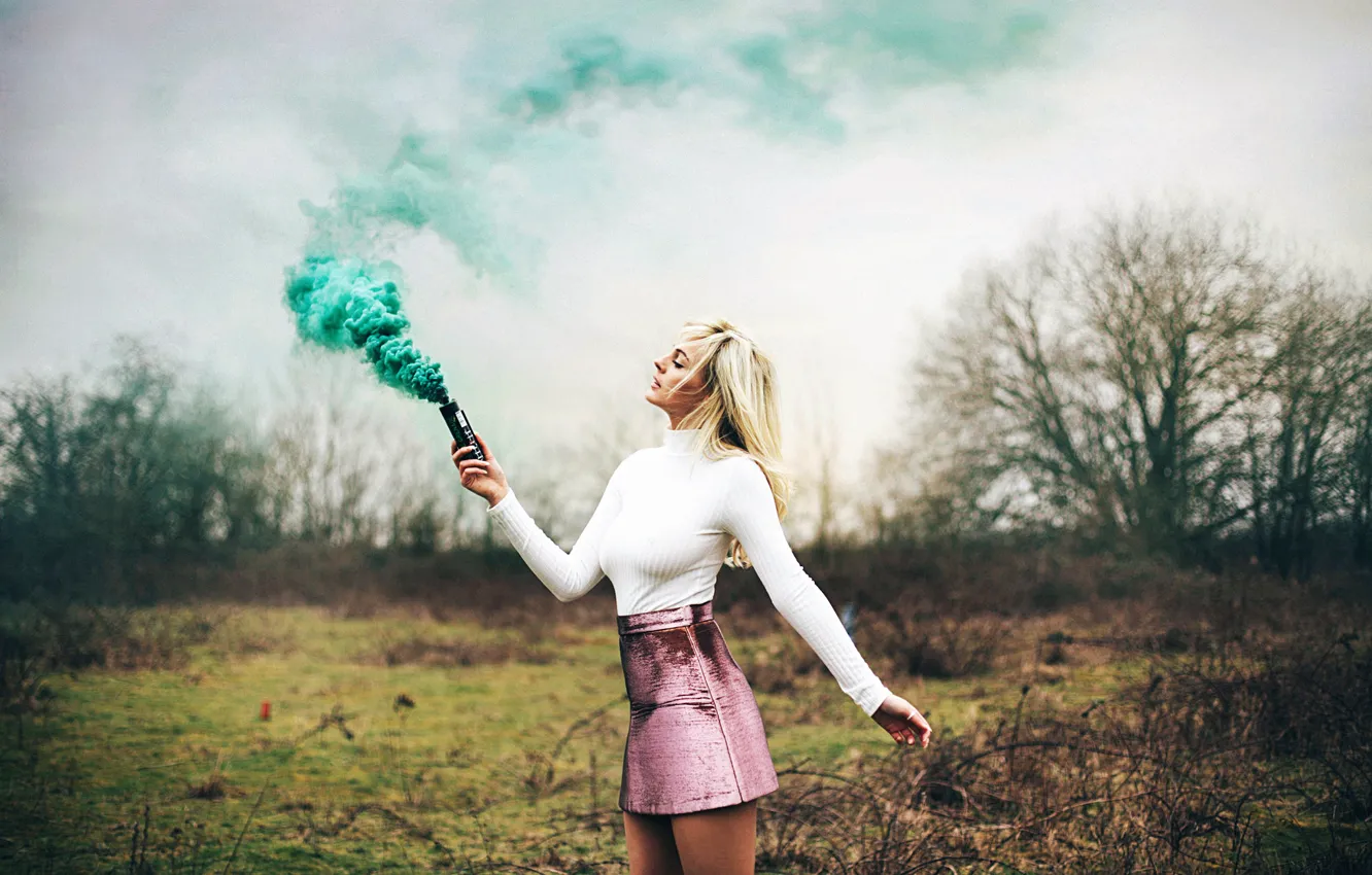 Photo wallpaper girl, smoke, legs, skirt, Amy Spanos