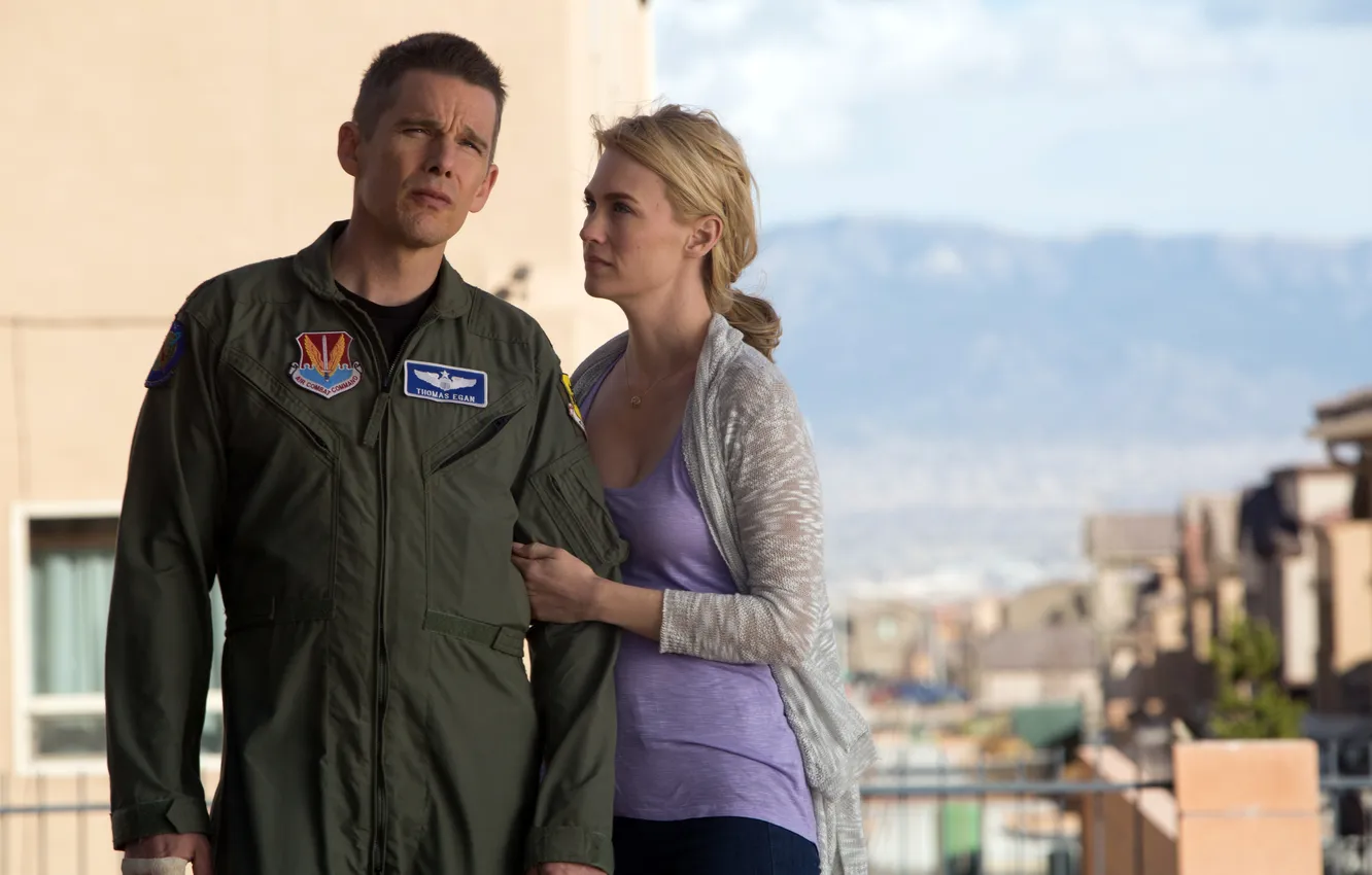 Photo wallpaper frame, jumpsuit, pilot, January Jones, Ethan Hawke, Ethan Hawke, Majors, January Jones