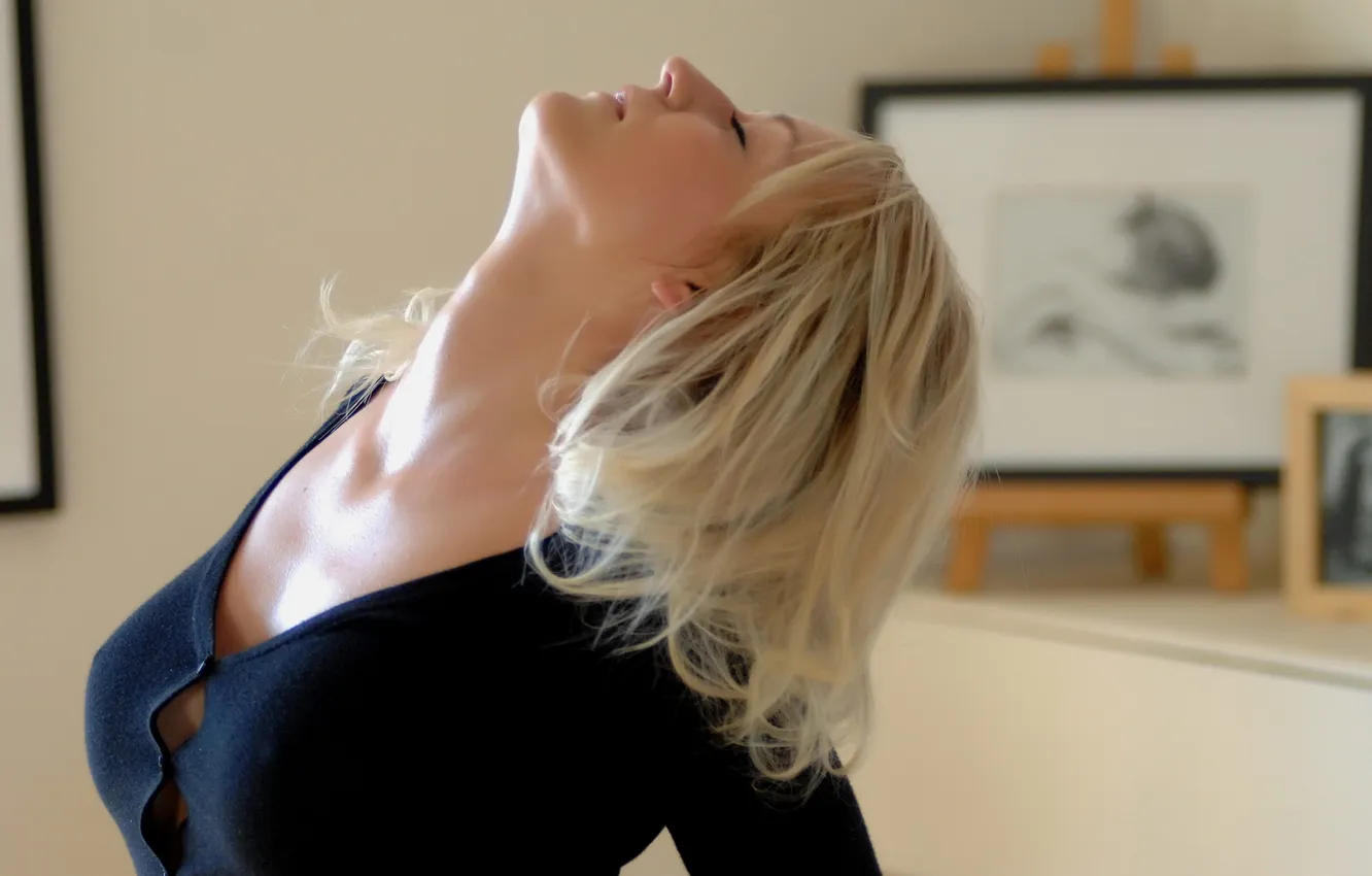 Photo wallpaper black, blonde, blouse, breath