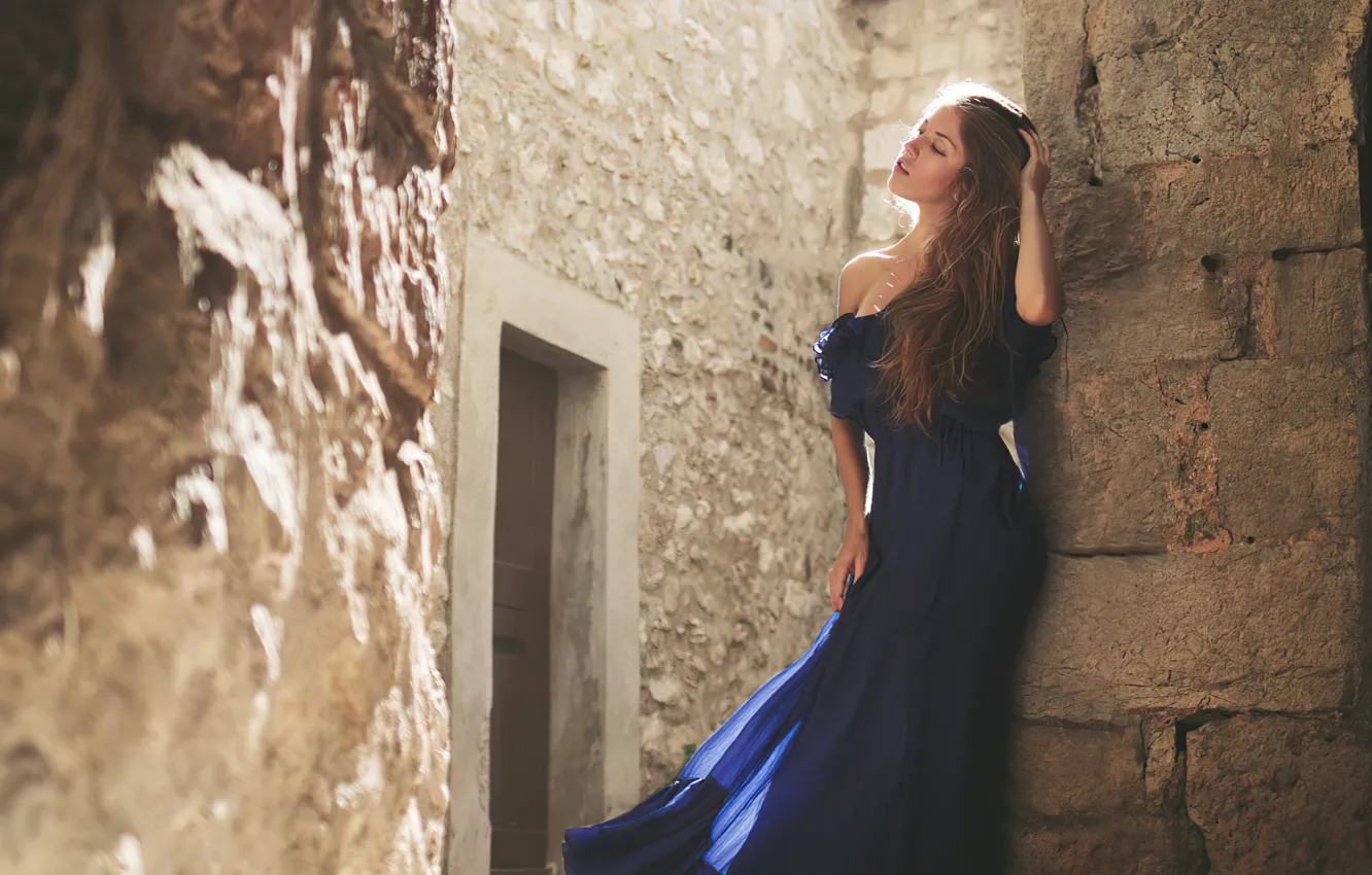 Photo wallpaper pose, light, wall, the wind, hair, girl, the sun, Marketa Novak