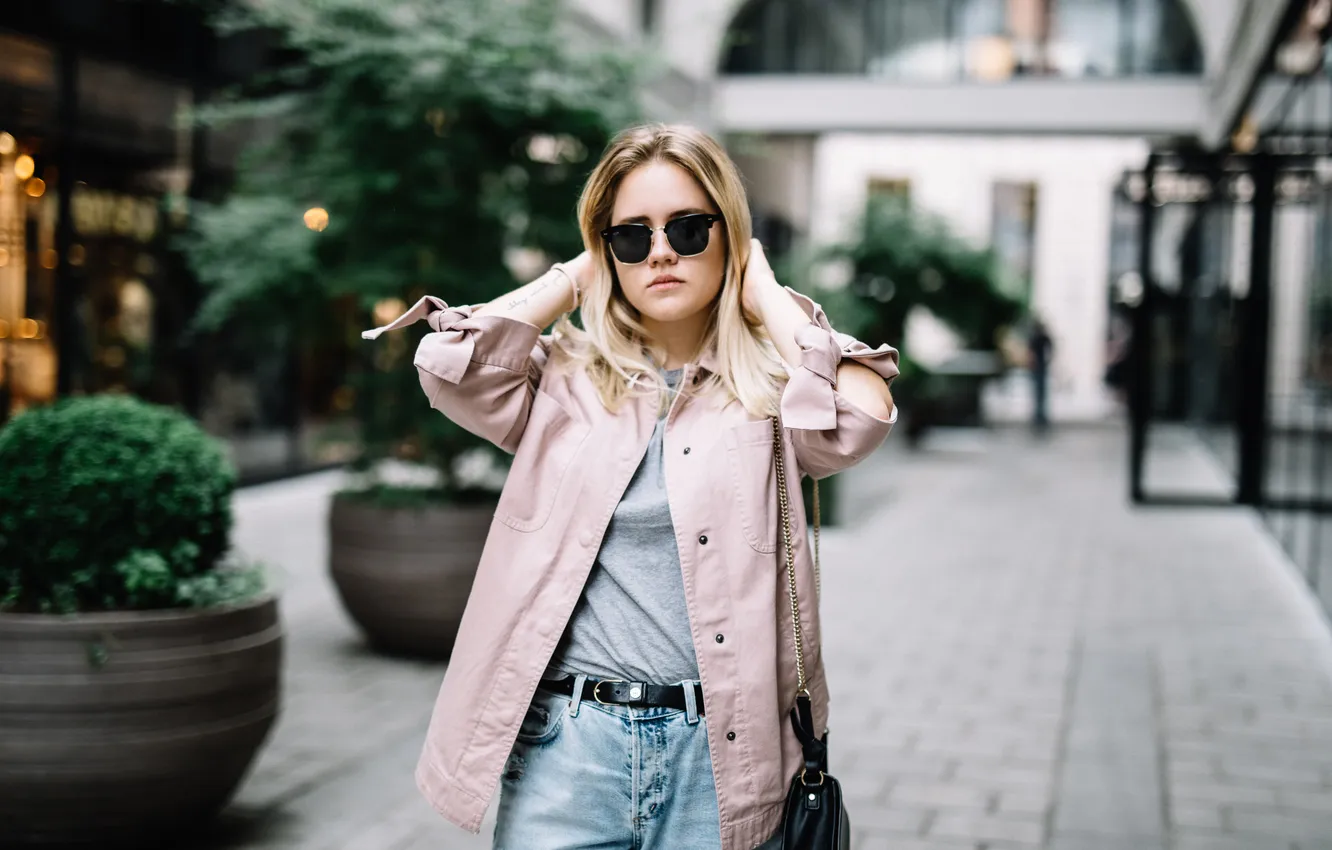 Photo wallpaper summer, girl, the city, pose, street, model, jeans, glasses