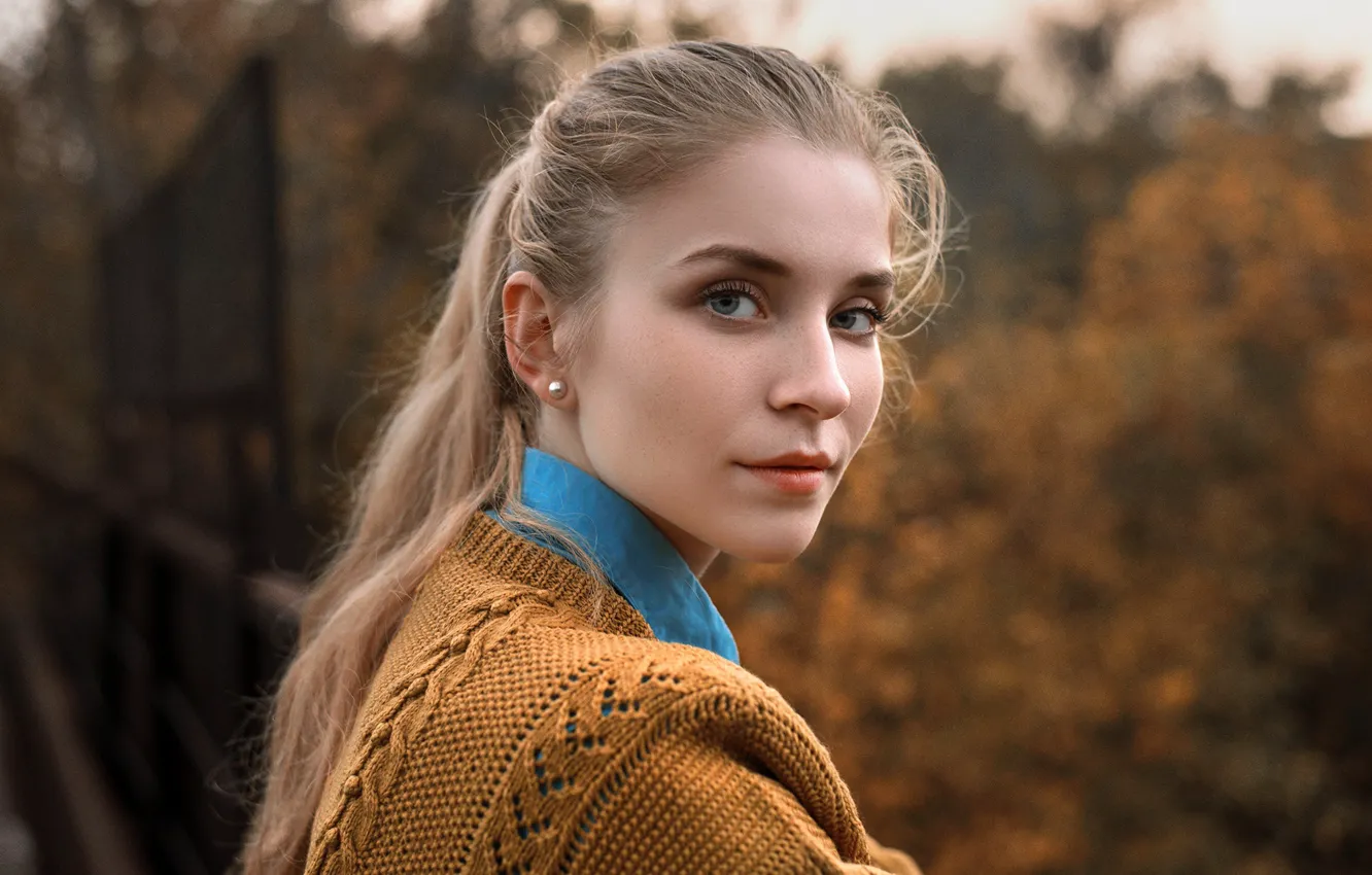 Photo wallpaper autumn, look, girl, face, sweetheart, model, portrait, hairstyle