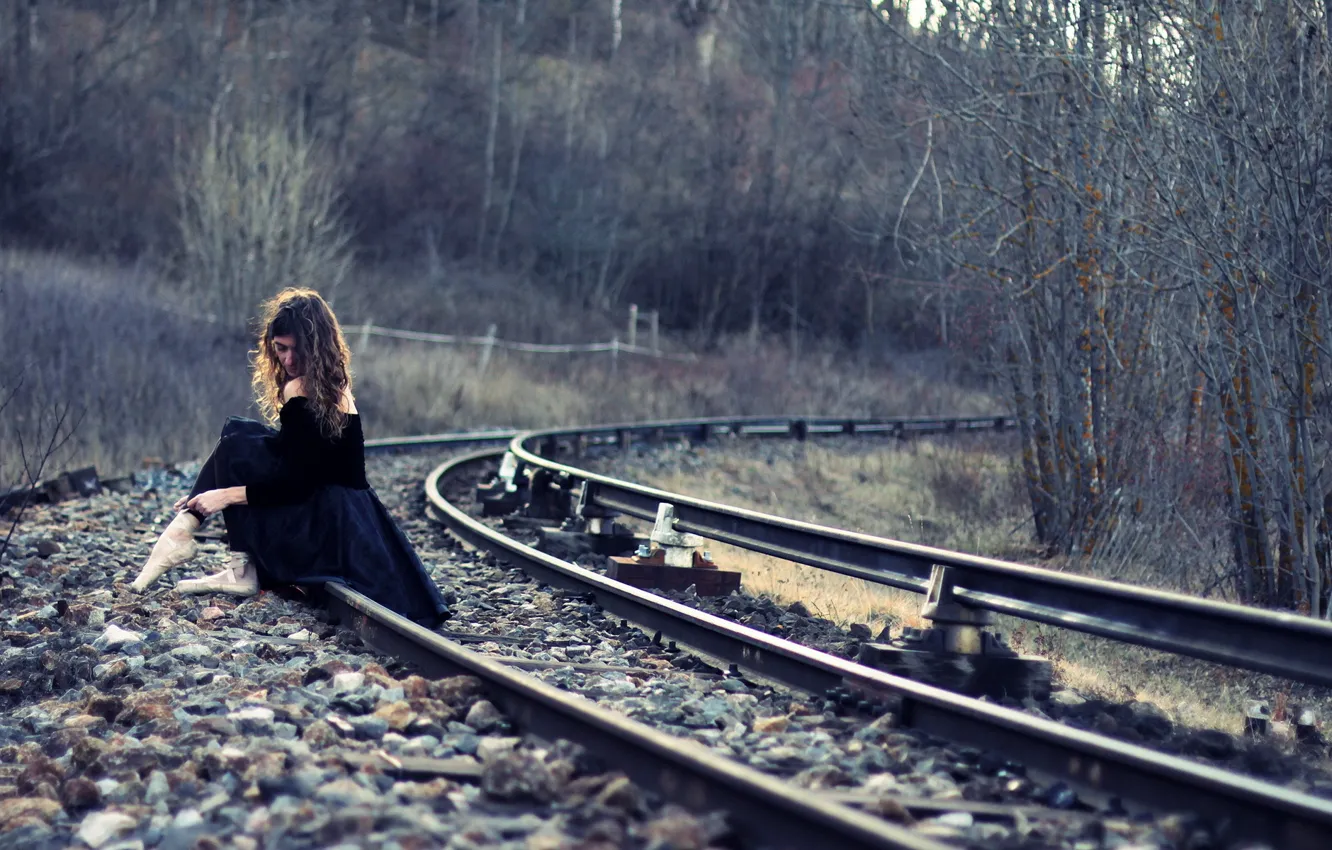Photo wallpaper girl, the situation, railroad