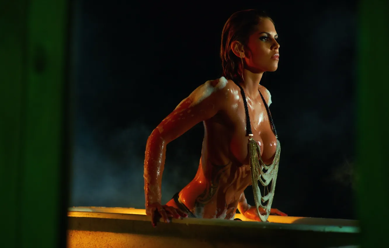 Photo wallpaper bath, model, CAMILLE MARTINS