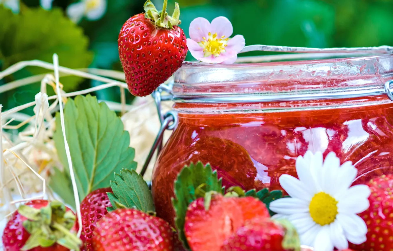 Photo wallpaper flowers, berries, chamomile, strawberry, Bank, jam, jam