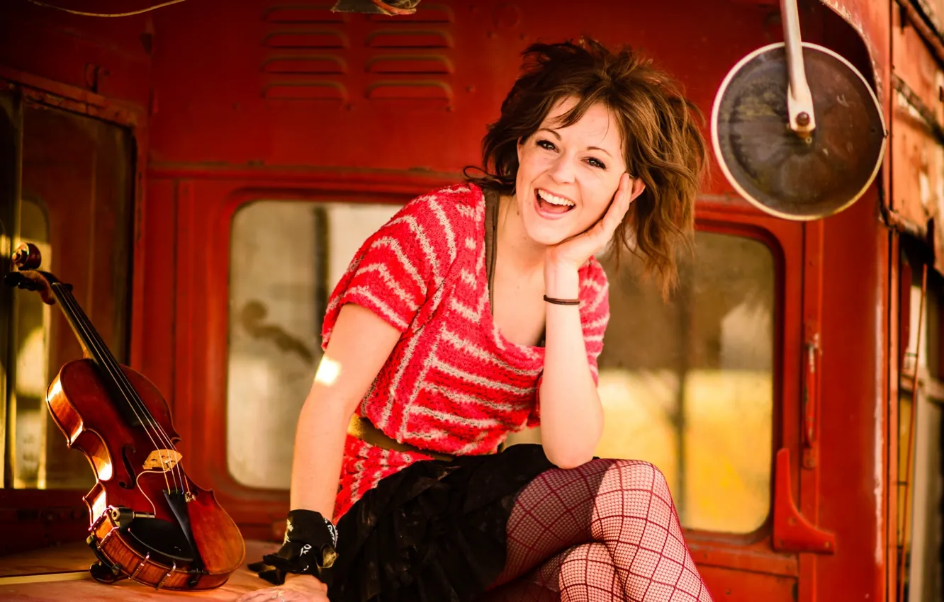 Photo wallpaper red, smile, violin, music, bus, violin, Lindsey Stirling, Lindsay Stirling