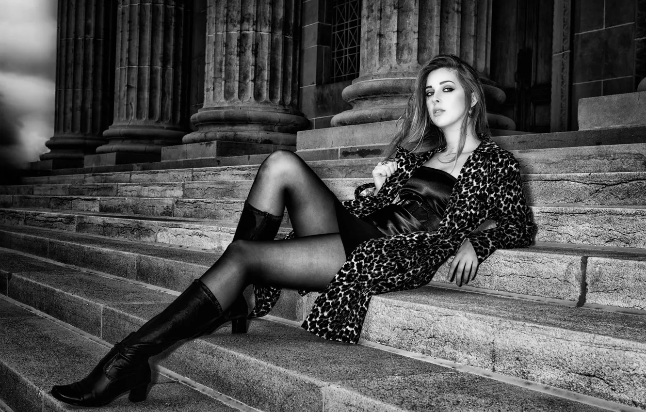 Photo wallpaper legs, boots, Elizabeth