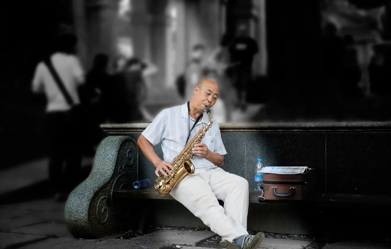 Photo wallpaper music, saxophonist, street musician