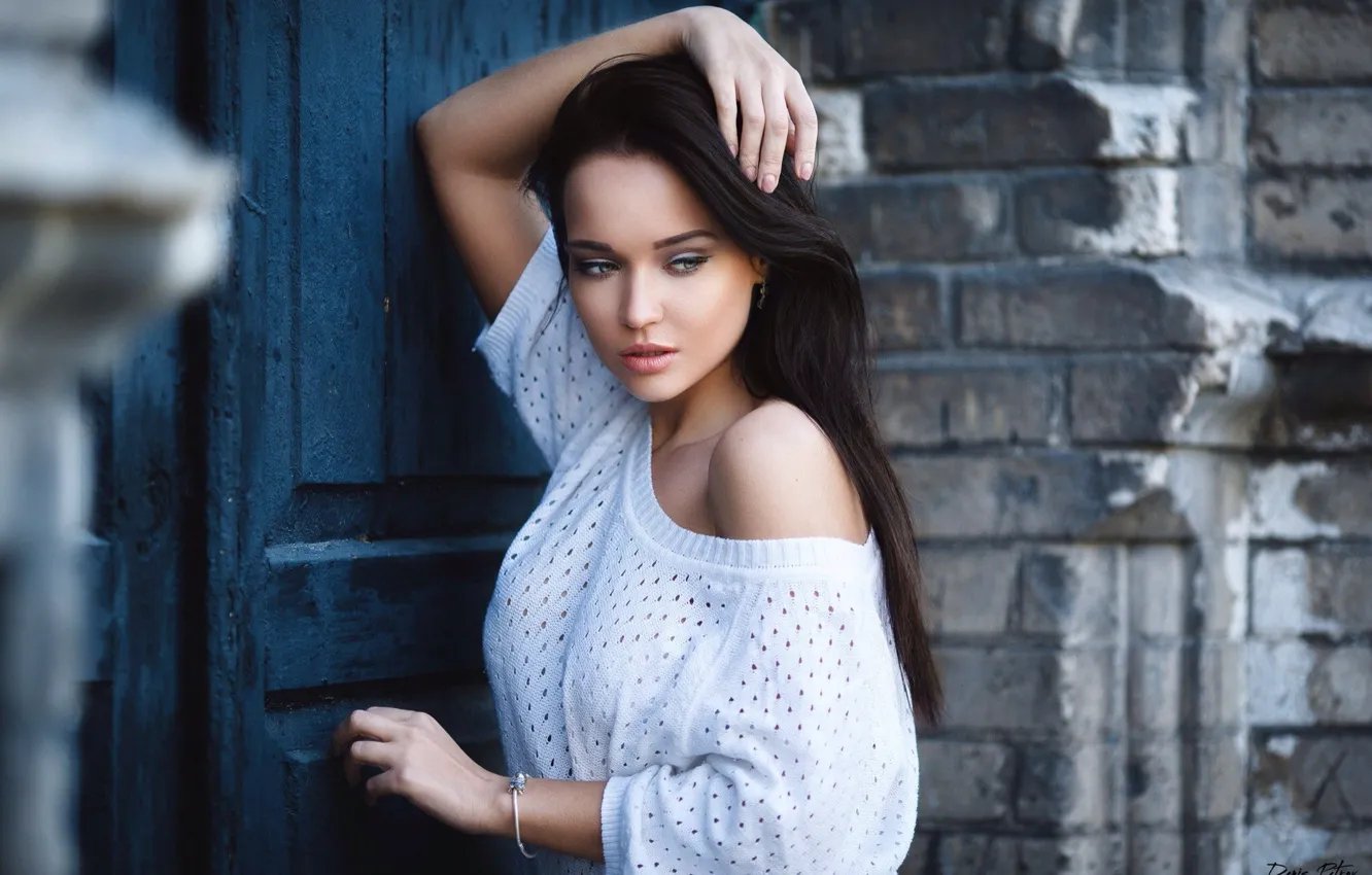 Photo wallpaper girl, brick, earrings, the door, brunette, bracelet, blouse, beauty