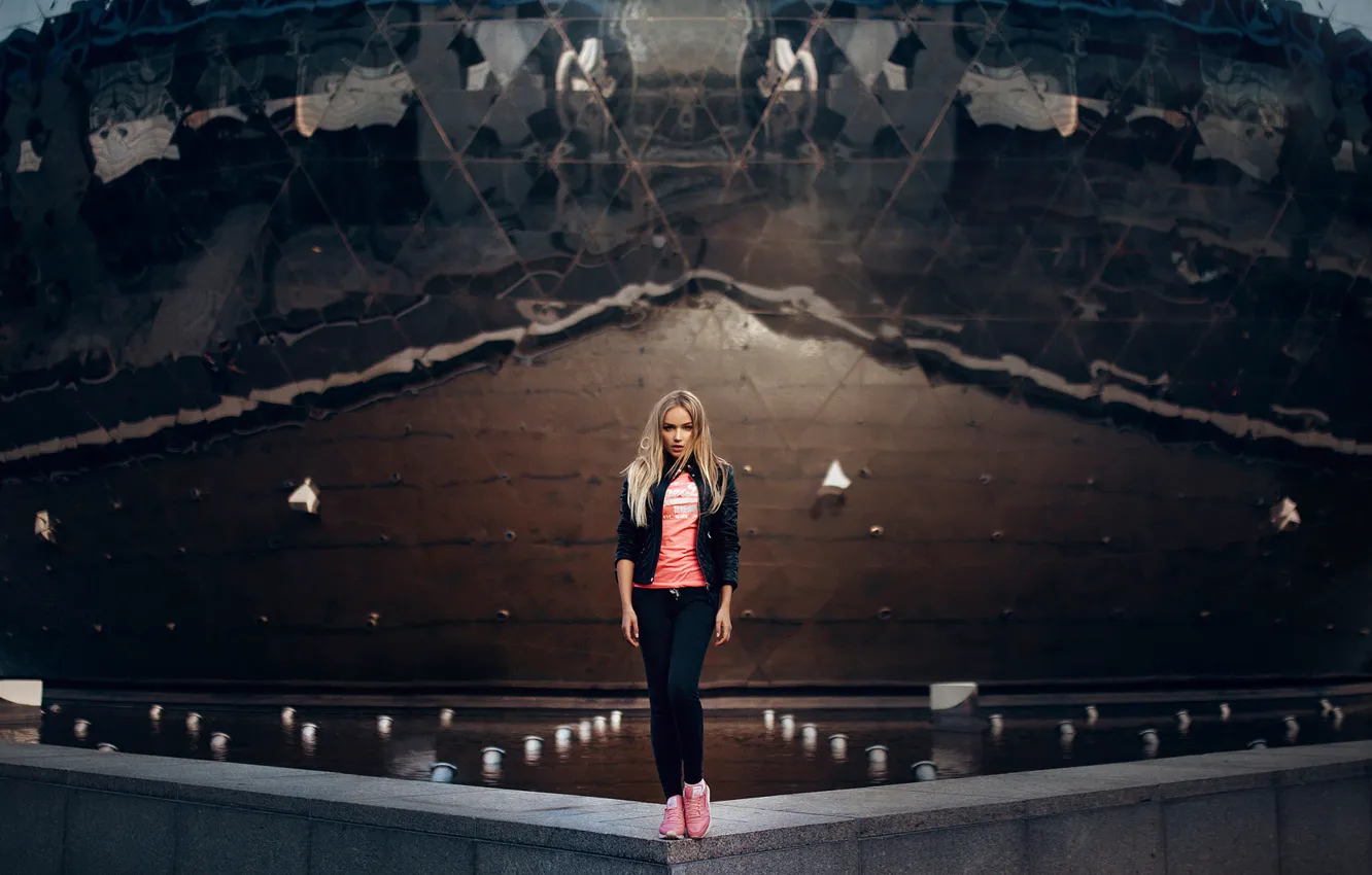 Photo wallpaper girl, reflection, fountain, Ivan Gorokhov