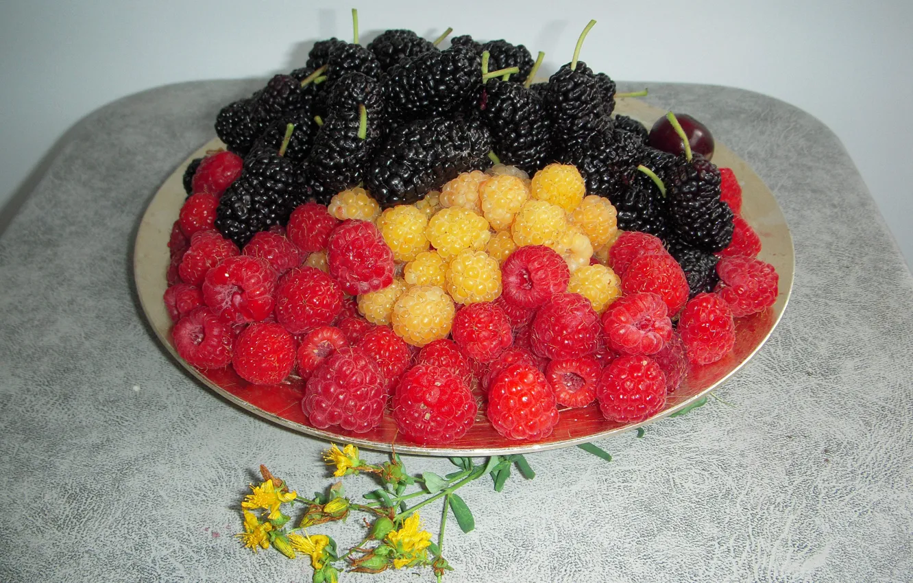 Photo wallpaper raspberry, table, berry, plate, red, yellow, BlackBerry, Cernea