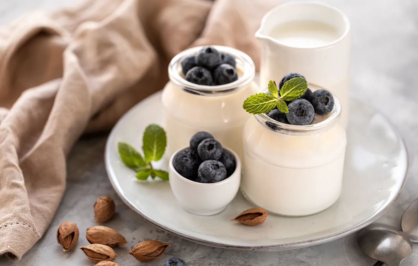Photo wallpaper plate, blueberries, yogurt, jars, Karina Klachuk