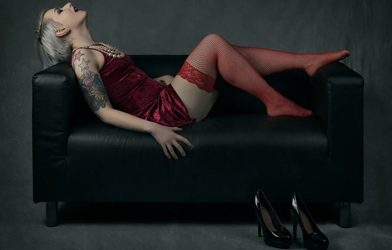 Photo wallpaper girl, sofa, Jocelyn Deegan