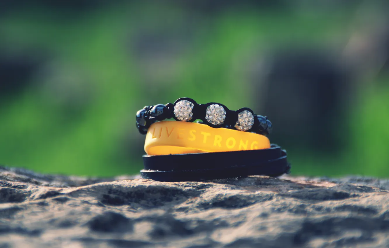 Photo wallpaper macro, yellow, bracelet