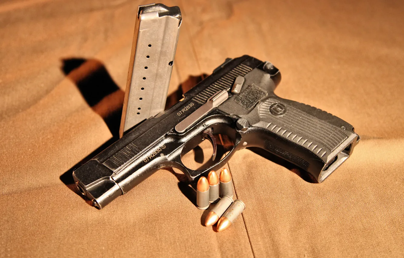 Photo wallpaper Russian, The Yarygin Pistol, 9×19 mm
