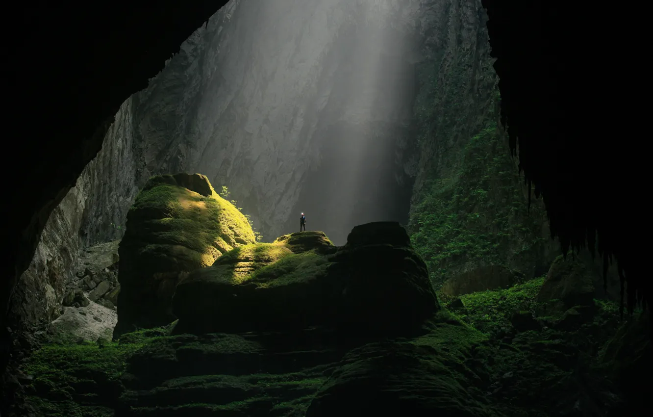 Photo wallpaper light, rocks, people, cave, Vietnam