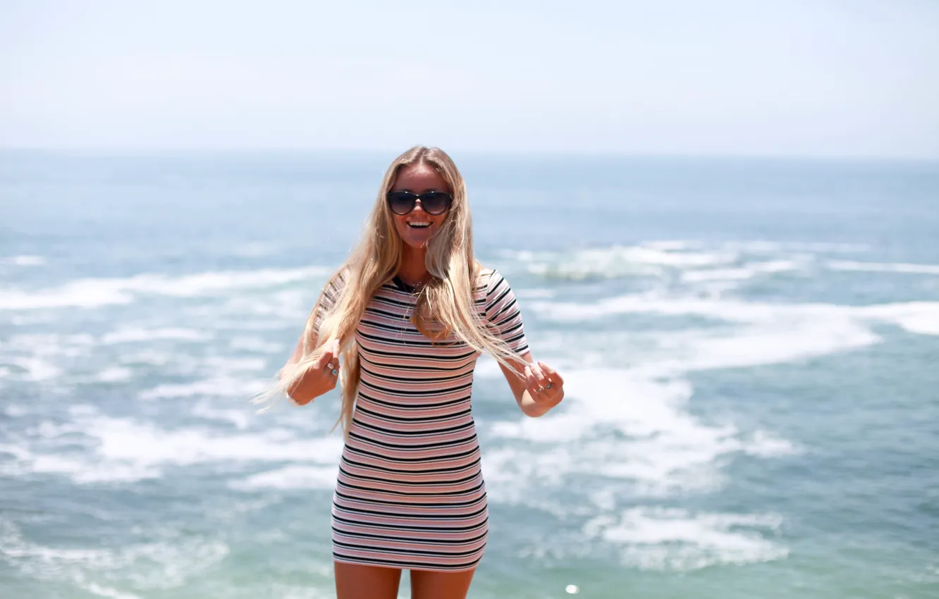 Photo wallpaper sea, summer, girl, joy, smile