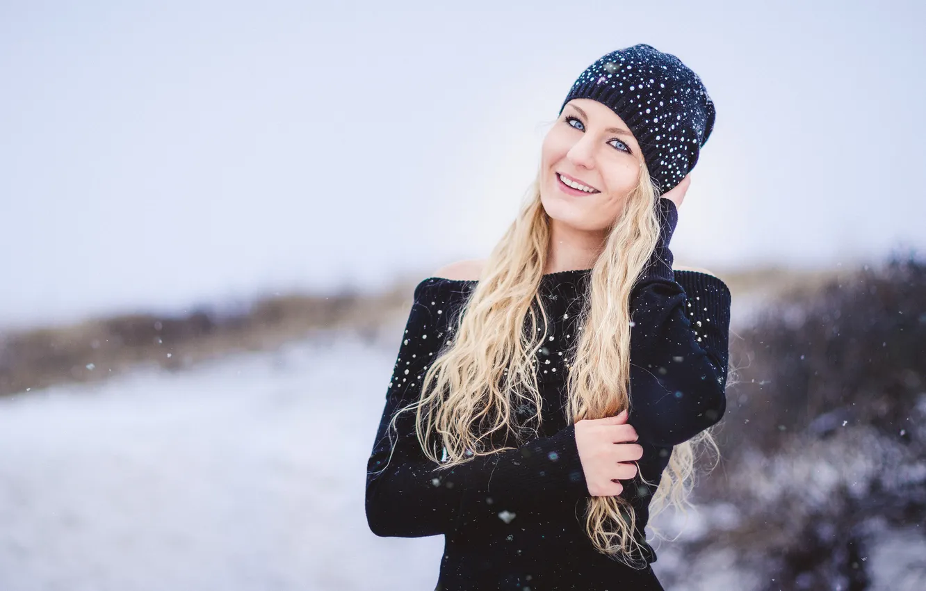 Photo wallpaper girl, smile, background, hat, blonde