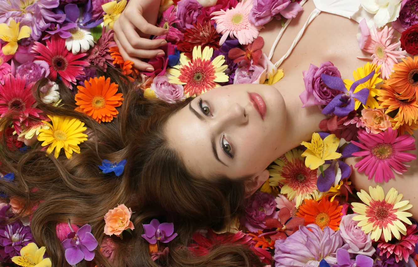 Photo wallpaper flowers, face, hair, brunette