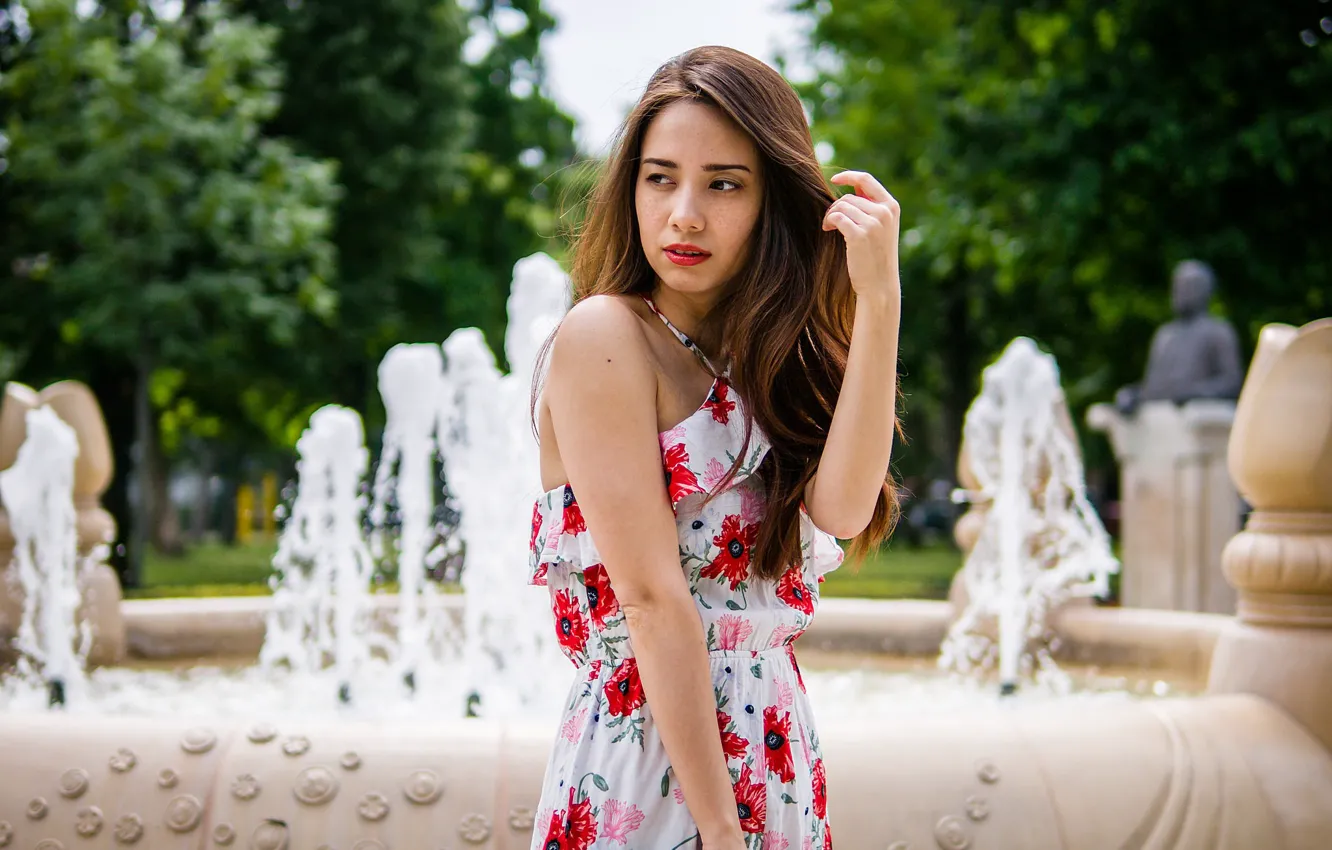 Photo wallpaper girl, hair, dress, fountain, bokeh