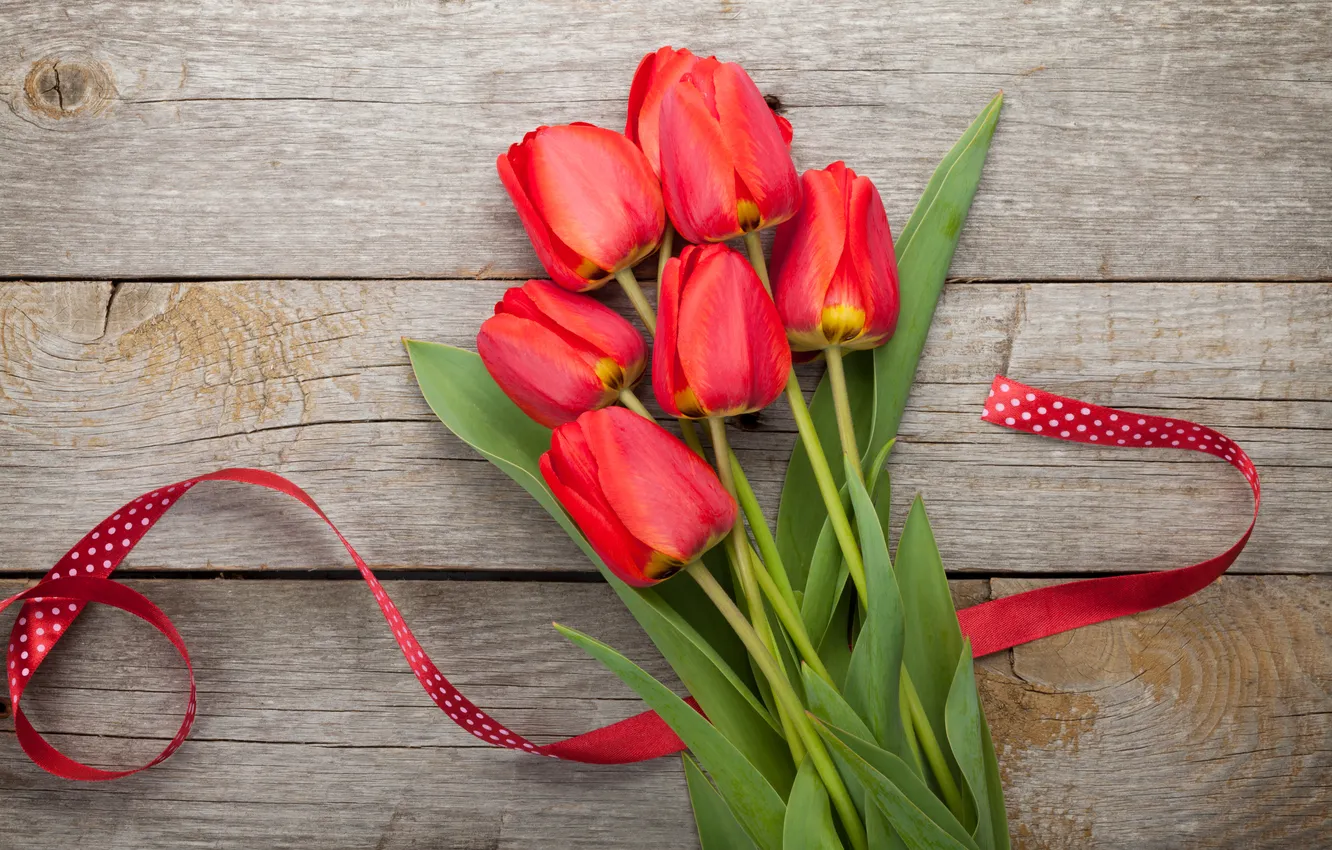 Photo wallpaper flowers, red, bouquet, tulips, red, wood, flowers, romantic