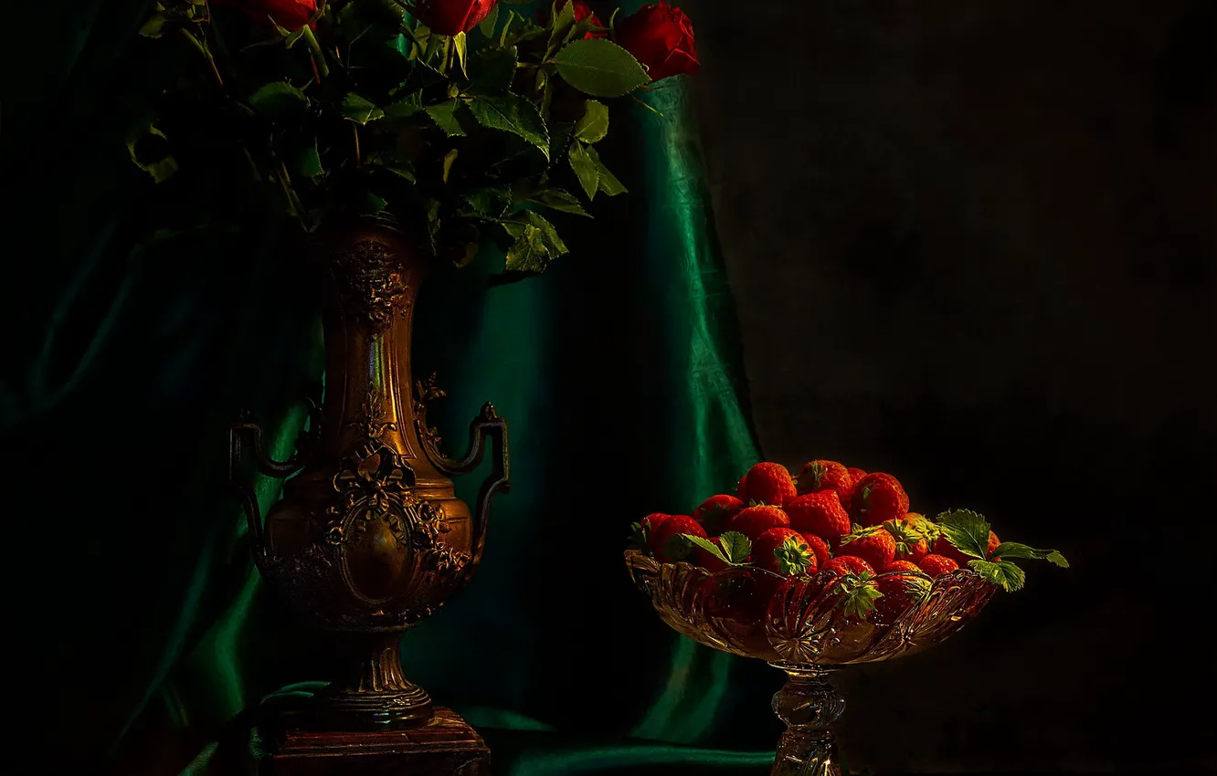 Photo wallpaper flowers, red, berries, the dark background, table, roses, bouquet, strawberry