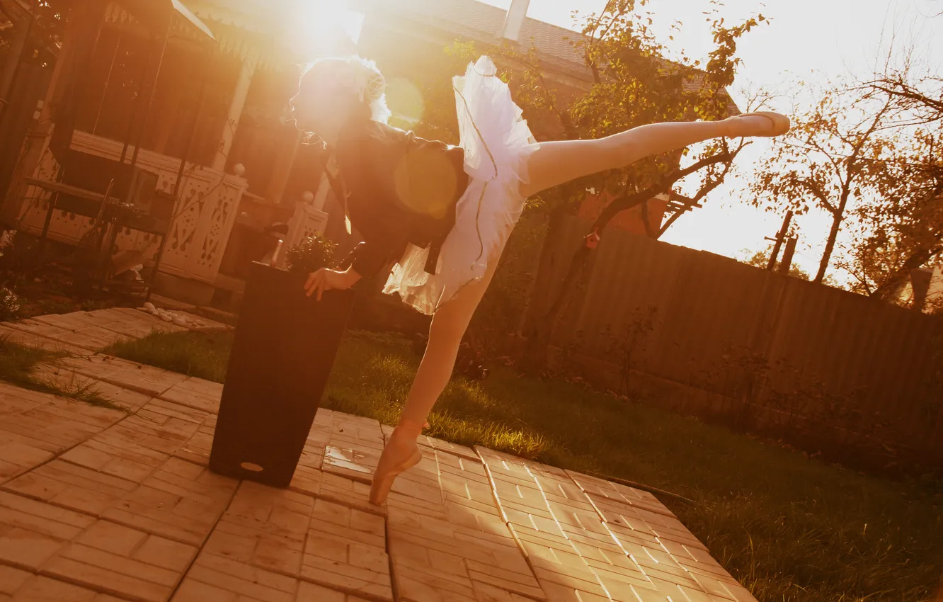 Photo wallpaper pose, feet, yard, girl, ballerina, pack, dancer, Pointe shoes