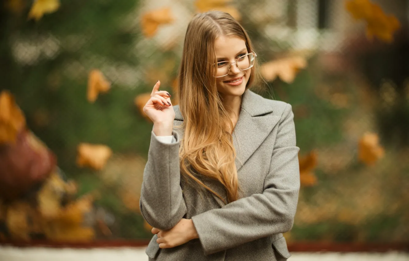 Photo wallpaper autumn, look, girl, nature, pose, smile, mood, foliage
