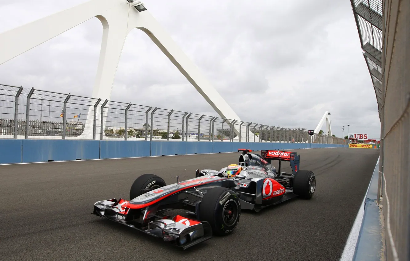 Photo wallpaper bridge, McLaren, track, formula 1, pilot, Spain, Formula 1, racer