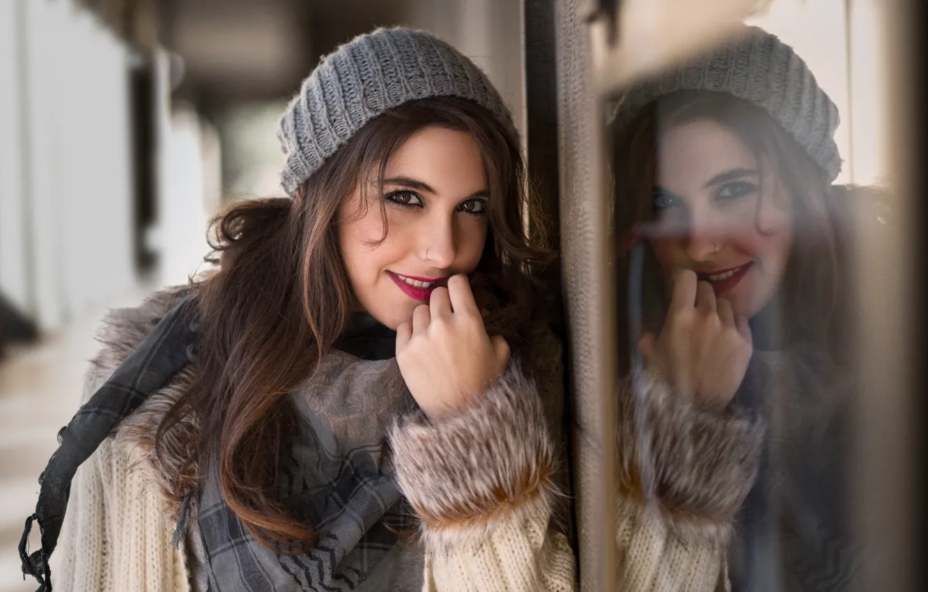 Photo wallpaper smile, reflection, hair, Lara