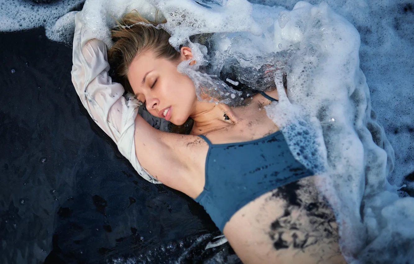 Photo wallpaper foam, girl, pose, dirt, topic, closed eyes, Sergey Fat, Sergey Zhirnov