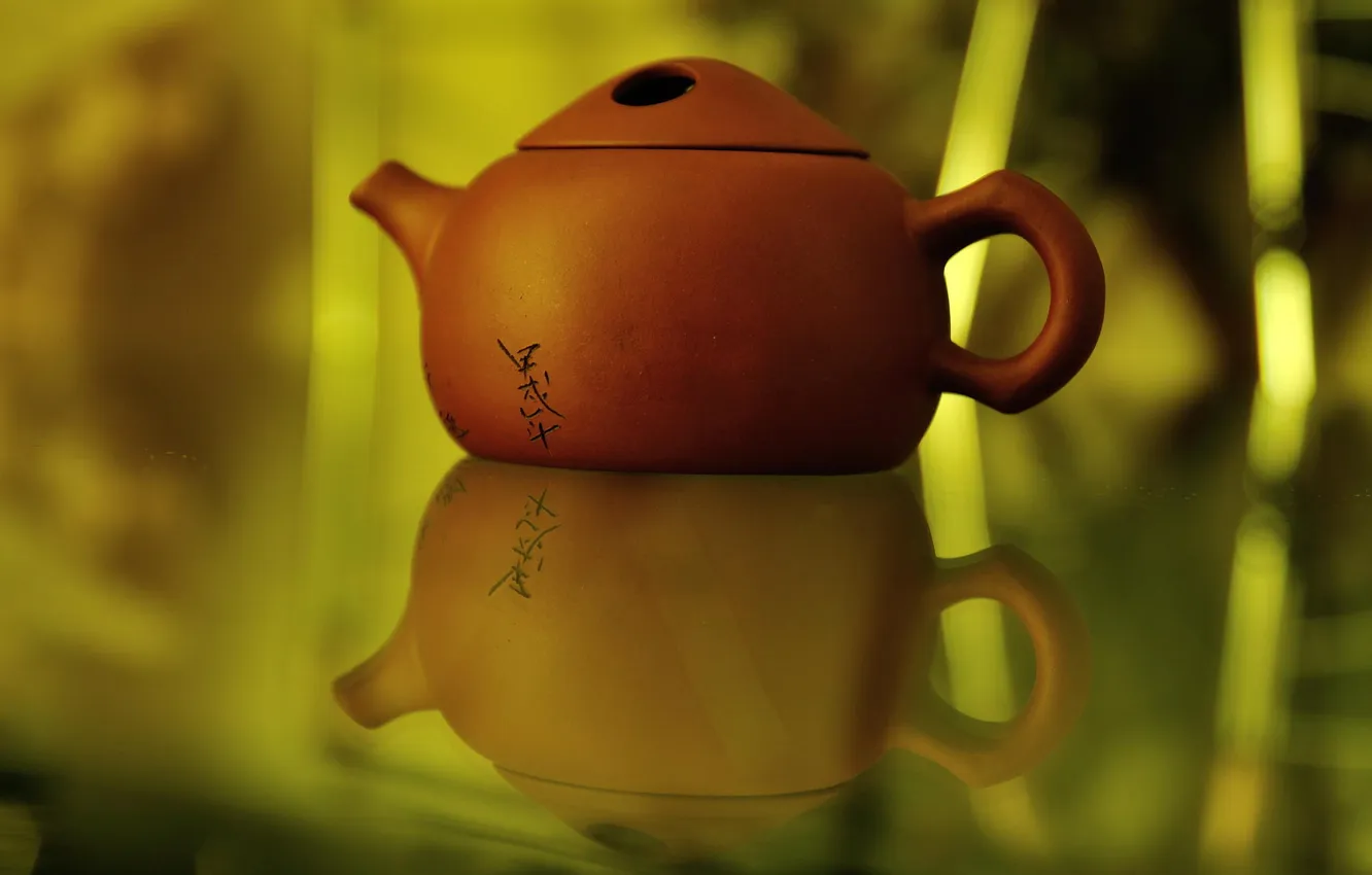 Photo wallpaper reflection, kettle, characters