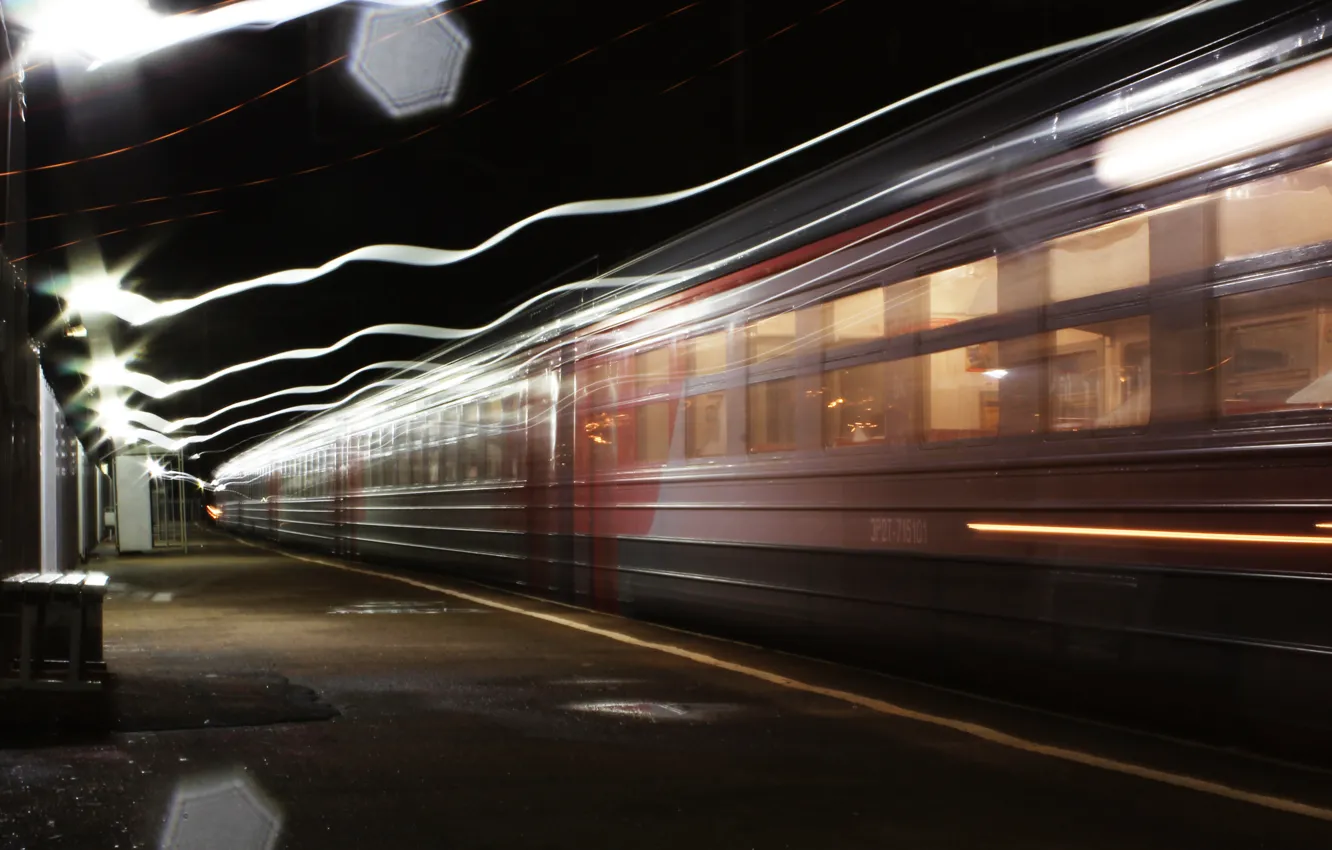 Photo wallpaper light, train, excerpt, the platform, platform, long, train