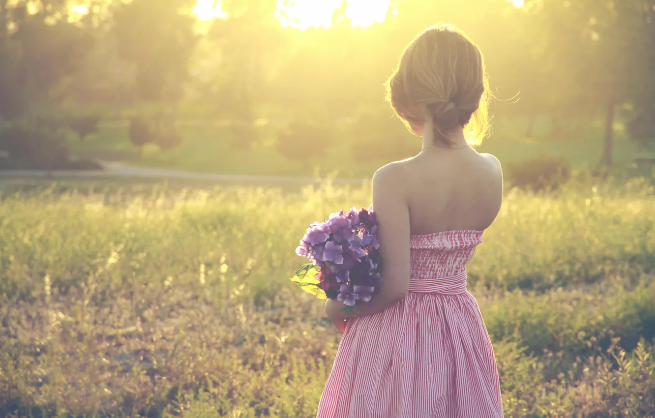 Photo wallpaper girl, flowers, bouquet, sunlight