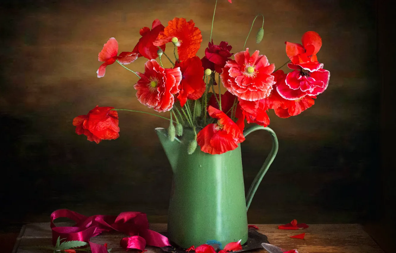 Photo wallpaper flowers, red, green, the dark background, table, Maki, bouquet, petals