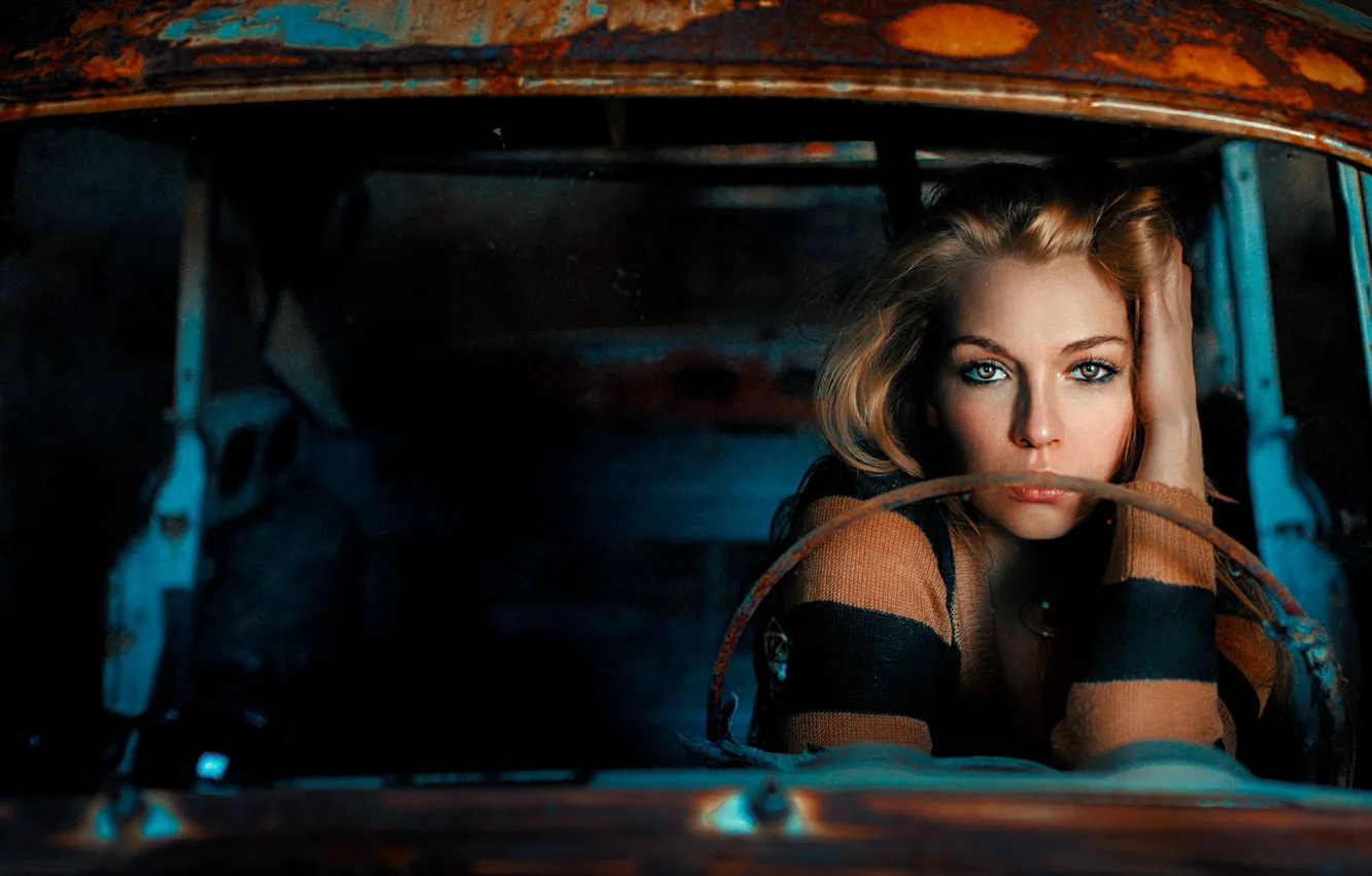 Photo wallpaper look, makeup, curls, Driver, Damian Feather