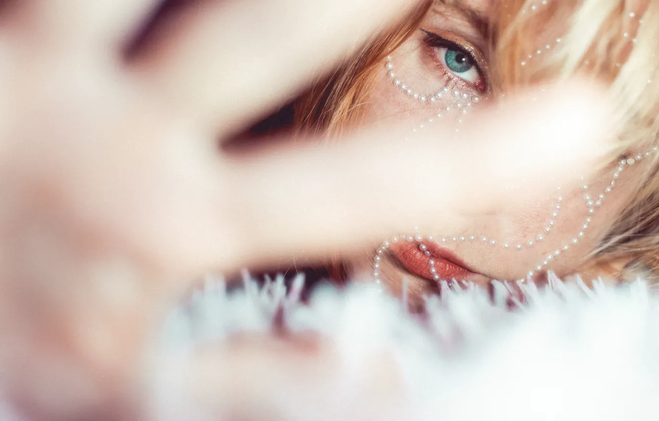 Photo wallpaper eyes, girl, pearl, beads, fashion