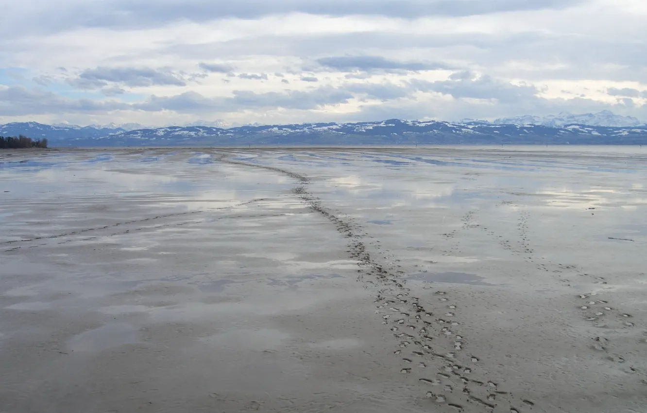 Photo wallpaper mountains, traces, tide