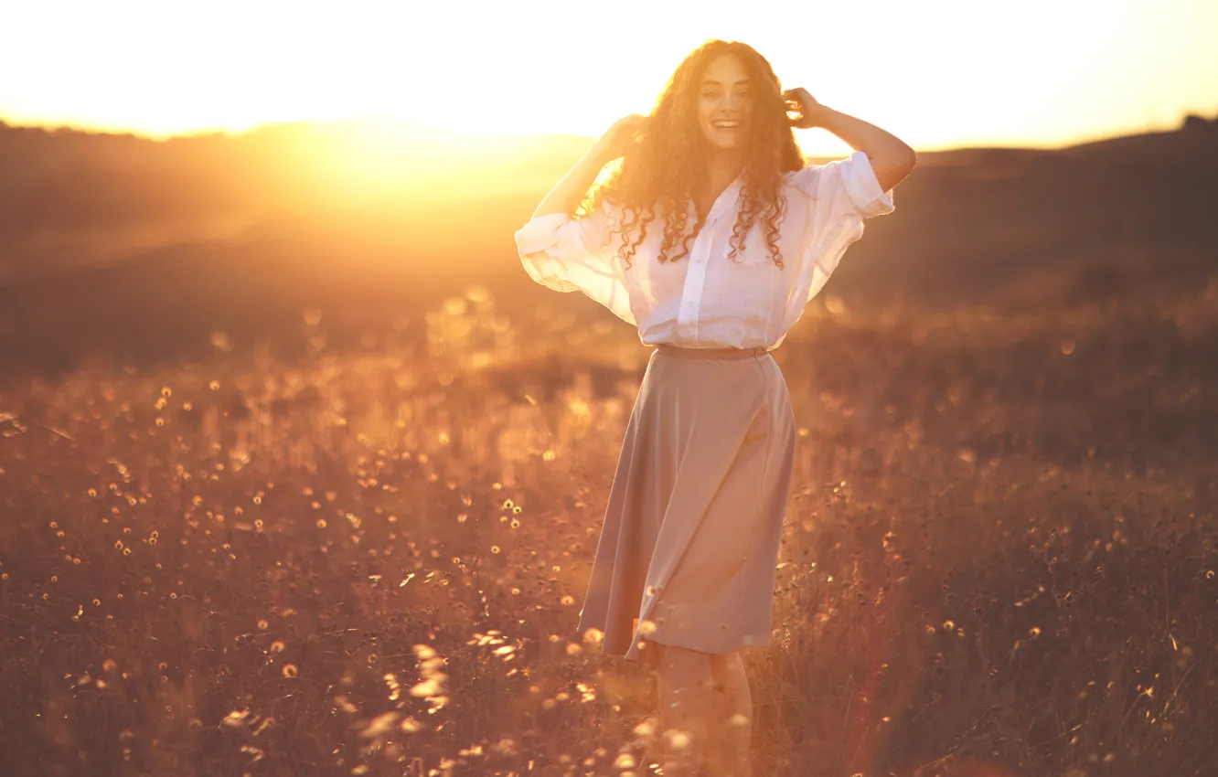 Photo wallpaper field, summer, look, girl, the sun, rays, light, joy