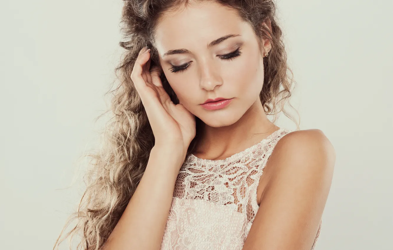 Photo wallpaper girl, face, hands