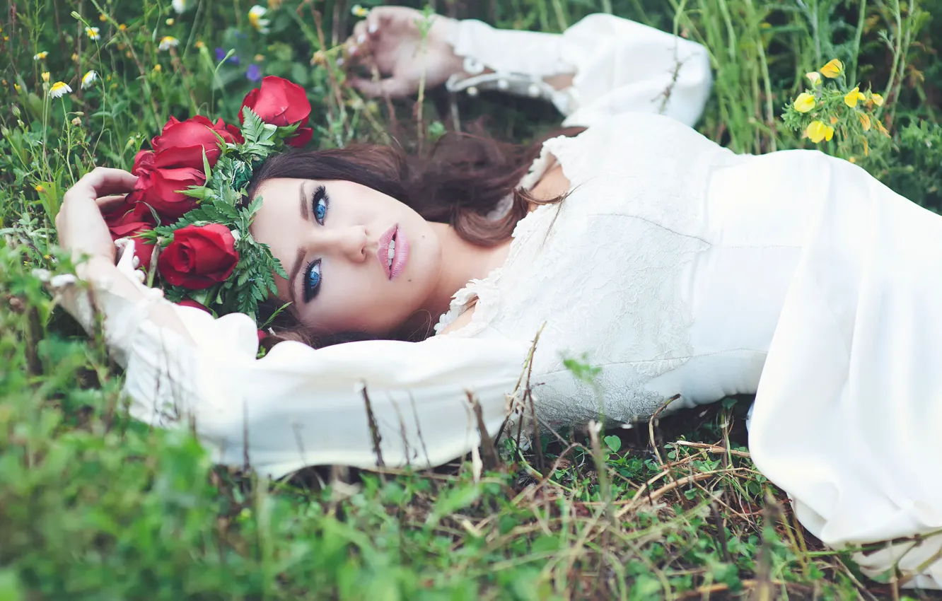 Photo wallpaper flowers, model, wreath, blue-eyed, Rosie Mac