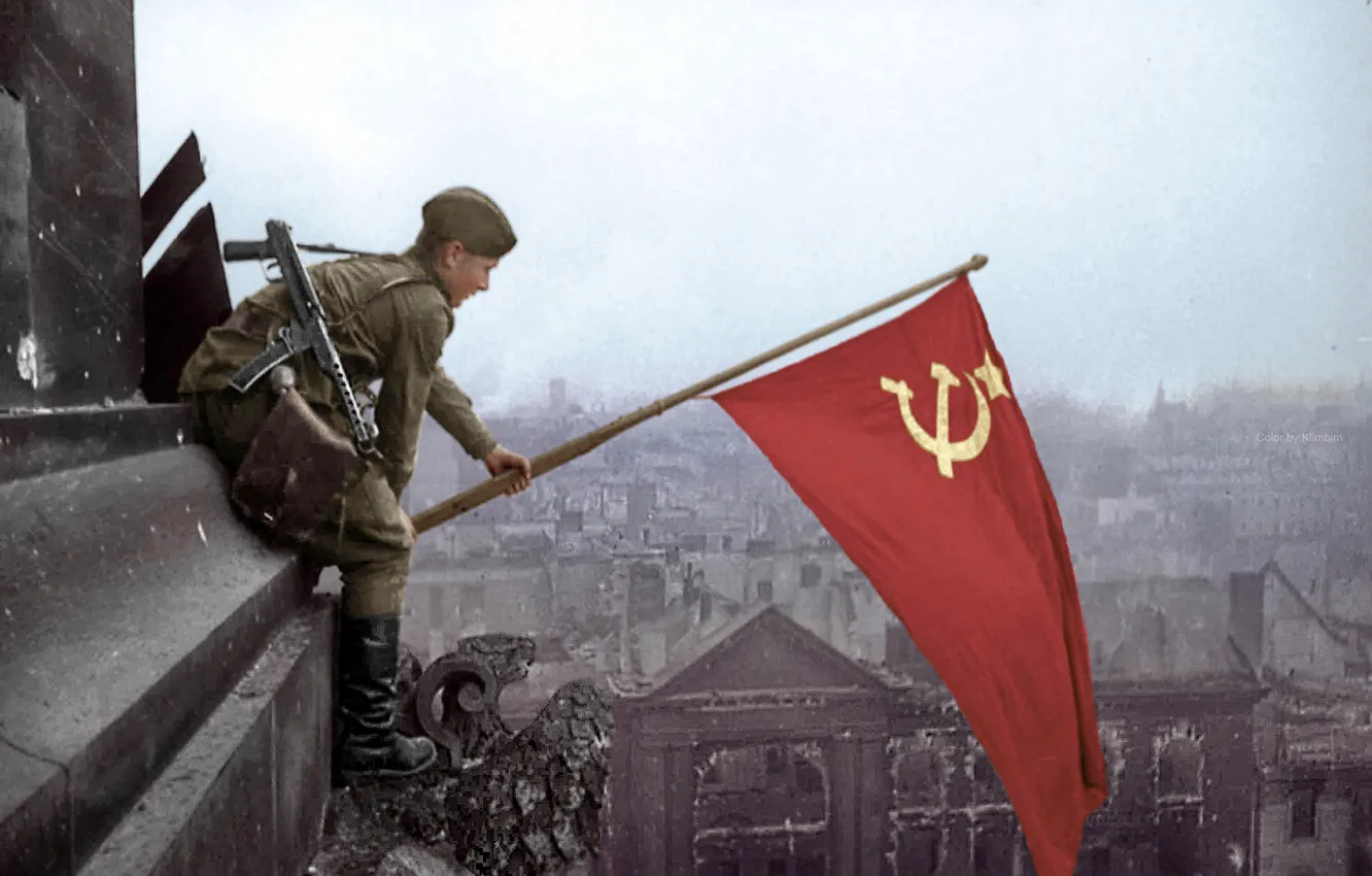 Photo wallpaper Victory, The Reichstag, Berlin 1945, Russian soldiers, The Victory Banner