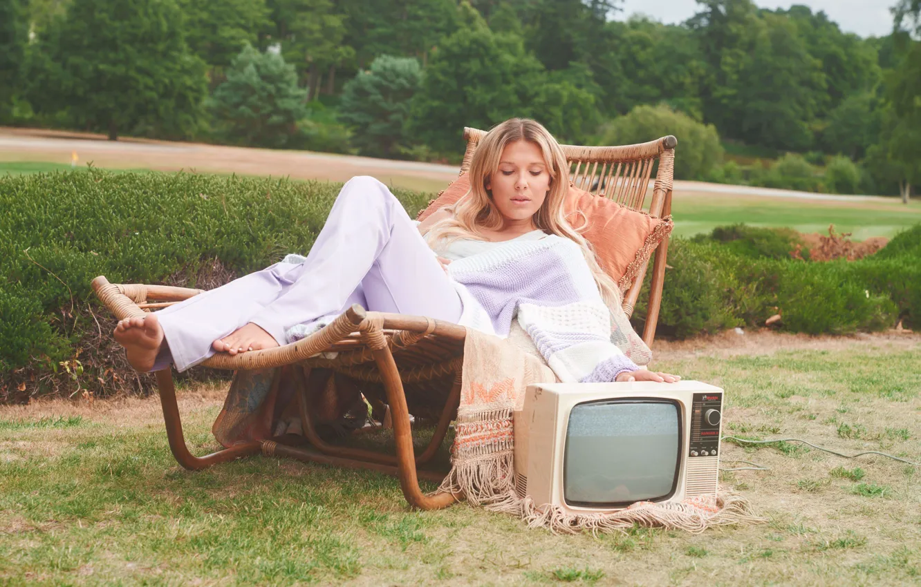 Photo wallpaper nature, barefoot, actress, TV, lies, couch, Millie Bobby Brown, Millie Bobby Brown